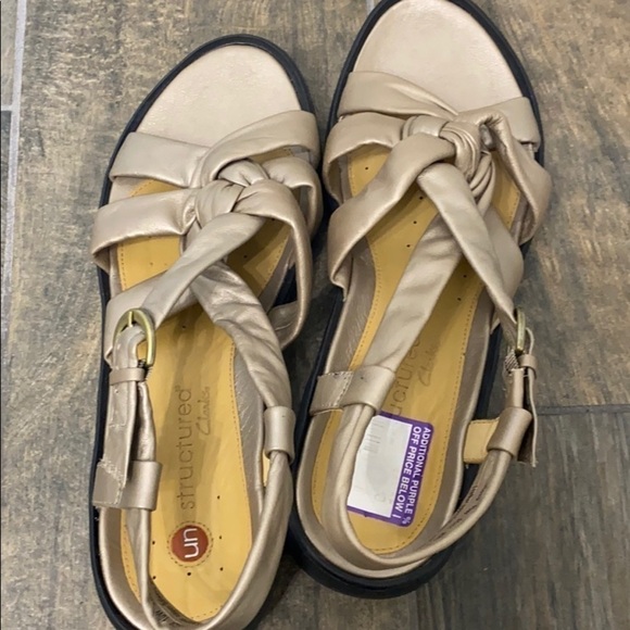 Clark’s unstructured leather braided sandals. 10W. - Picture 8 of 8